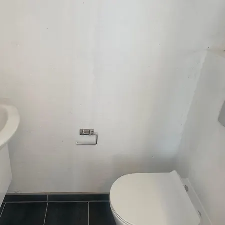 With Free Parking Apartment *